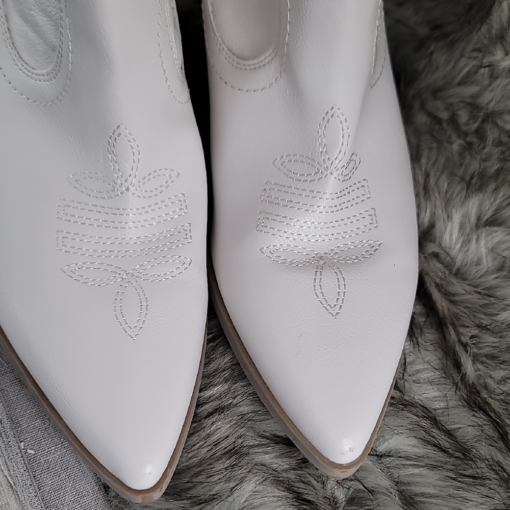 DV Dolce Vita Boots Womens 9.5 Koolson Western Cowboy White Faux Leather Pointed - Picture 12 of 16